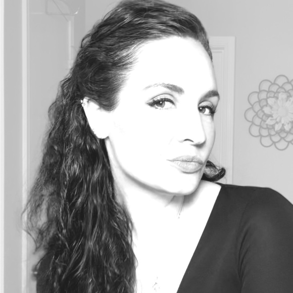 Meet your Posher, Meredith - Picture 1 of 2